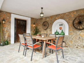 Spacious Mansion in Alar with Swimming Pool